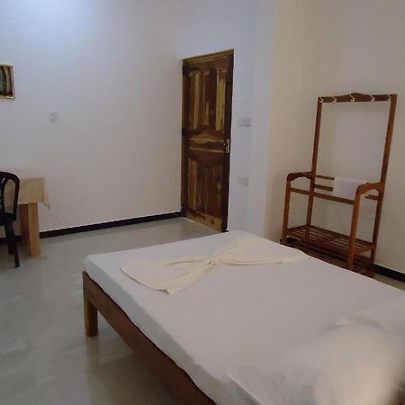 Hotel Glee Trincomalee Exterior photo
