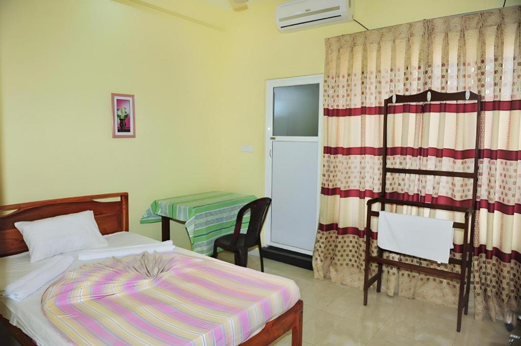 Hotel Glee Trincomalee Exterior photo