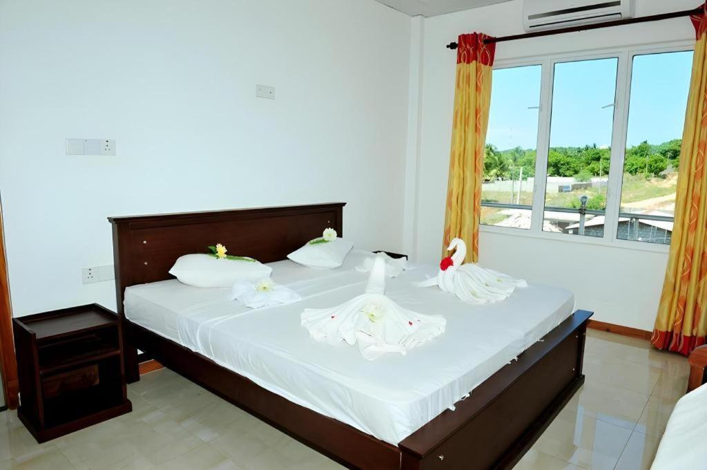 Hotel Glee Trincomalee Exterior photo