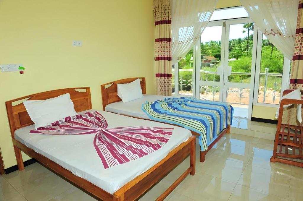 Hotel Glee Trincomalee Exterior photo