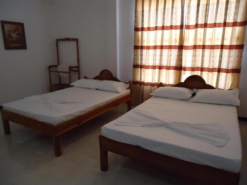 Hotel Glee Trincomalee Exterior photo