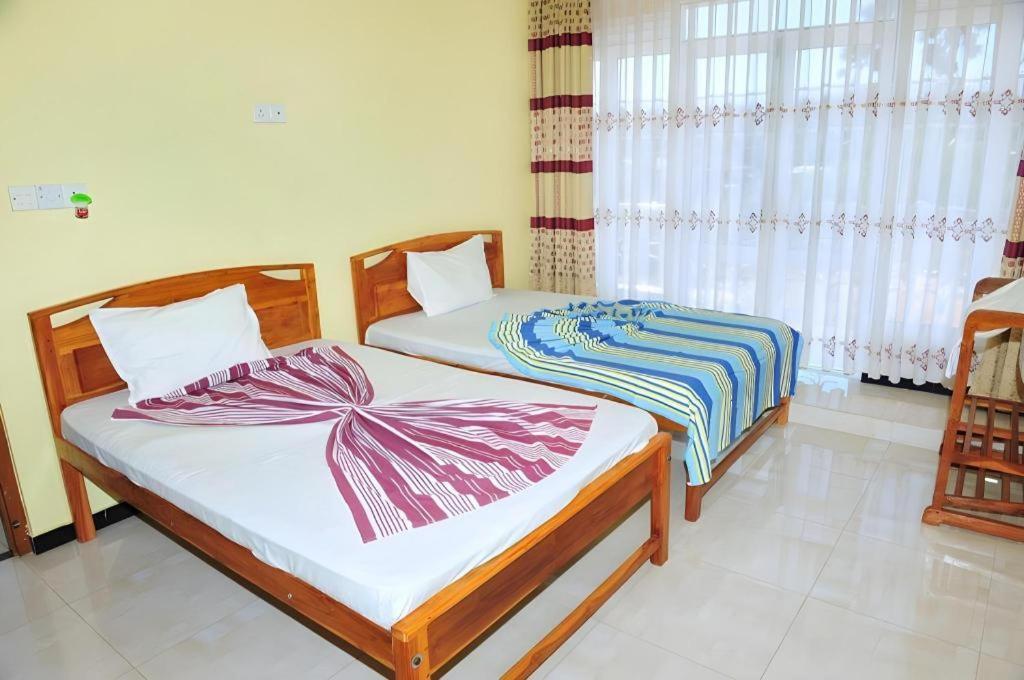 Hotel Glee Trincomalee Exterior photo