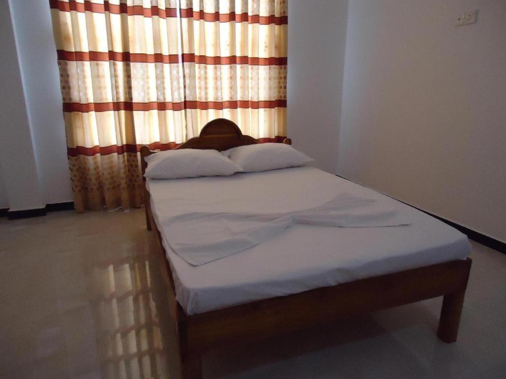 Hotel Glee Trincomalee Exterior photo