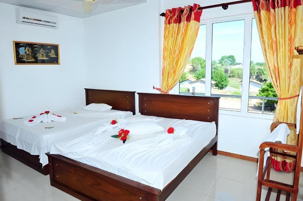 Hotel Glee Trincomalee Exterior photo