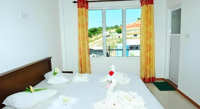 Hotel Glee Trincomalee Exterior photo