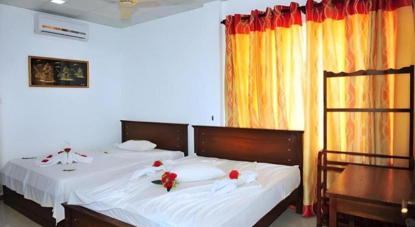Hotel Glee Trincomalee Exterior photo