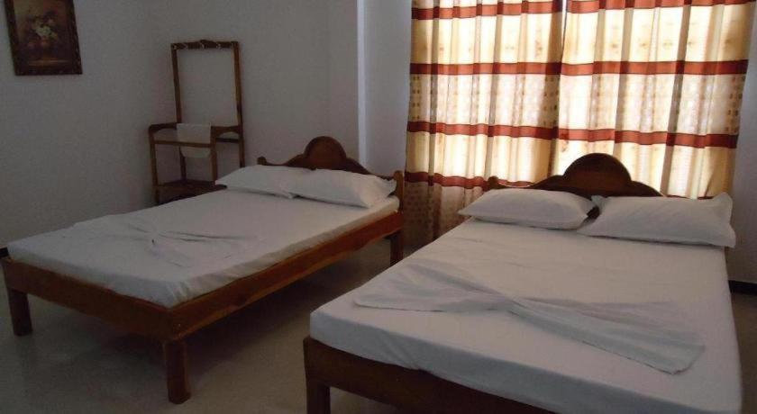 Hotel Glee Trincomalee Exterior photo