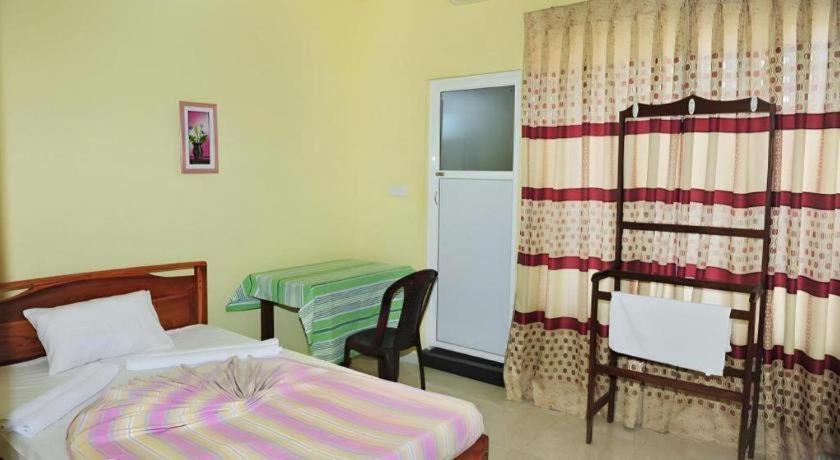 Hotel Glee Trincomalee Exterior photo