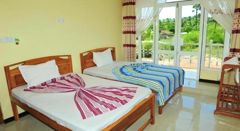 Hotel Glee Trincomalee Exterior photo