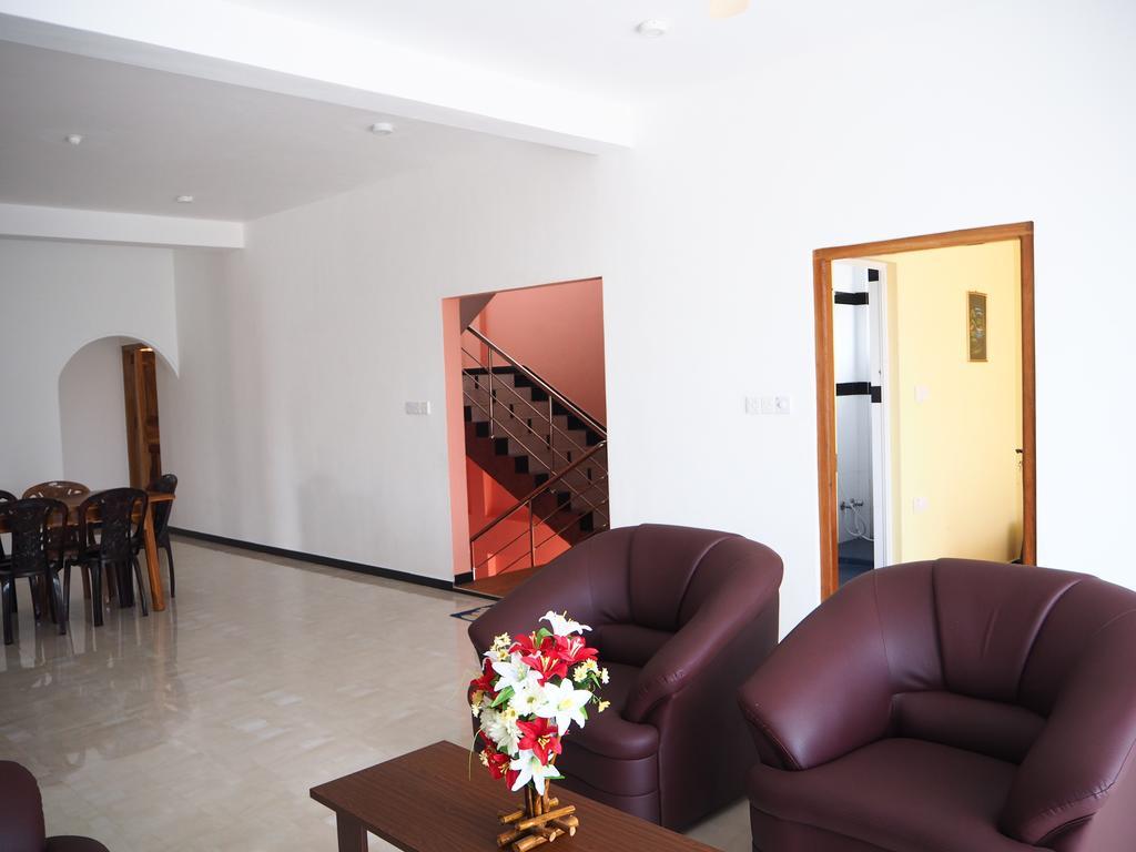 Hotel Glee Trincomalee Exterior photo