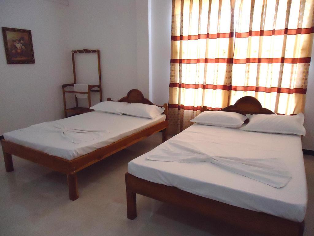 Hotel Glee Trincomalee Room photo