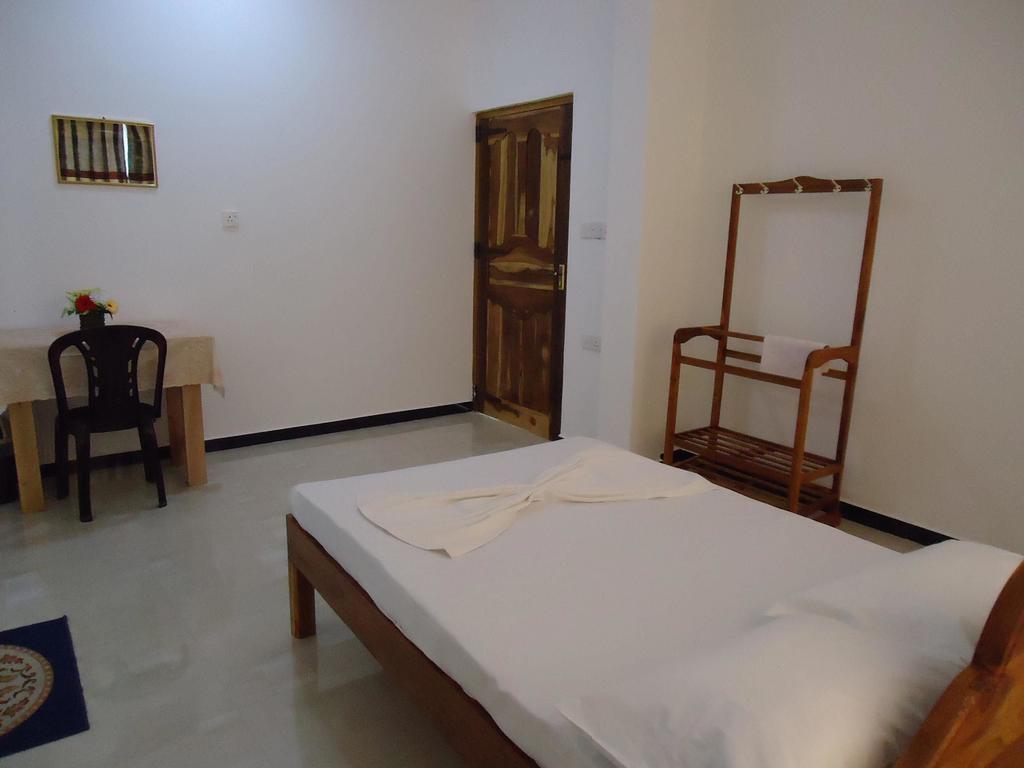 Hotel Glee Trincomalee Room photo