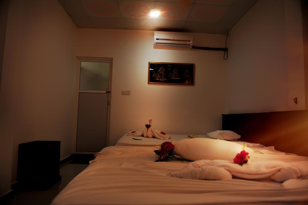Hotel Glee Trincomalee Exterior photo
