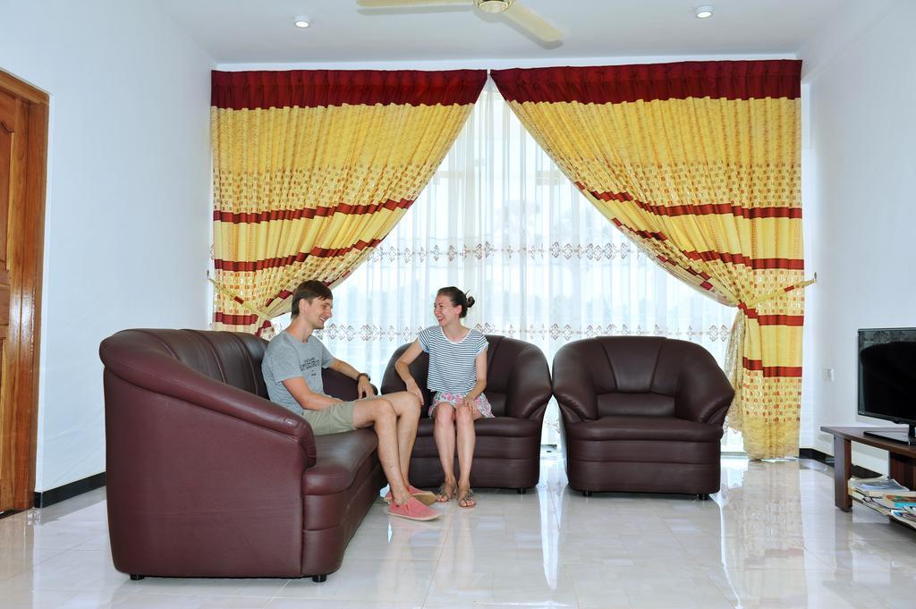 Hotel Glee Trincomalee Exterior photo