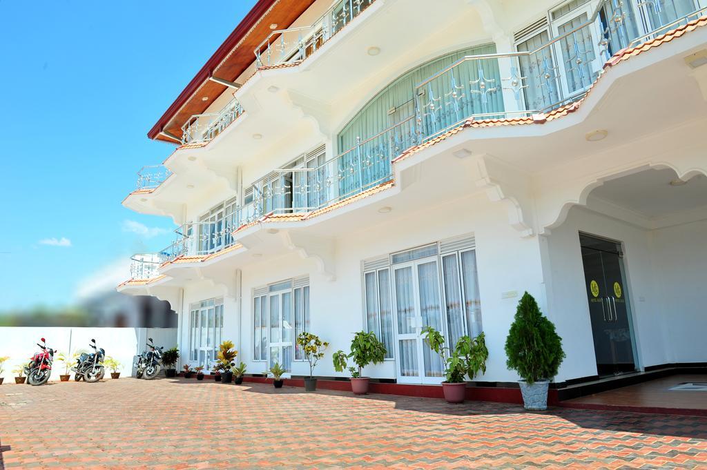 Hotel Glee Trincomalee Exterior photo